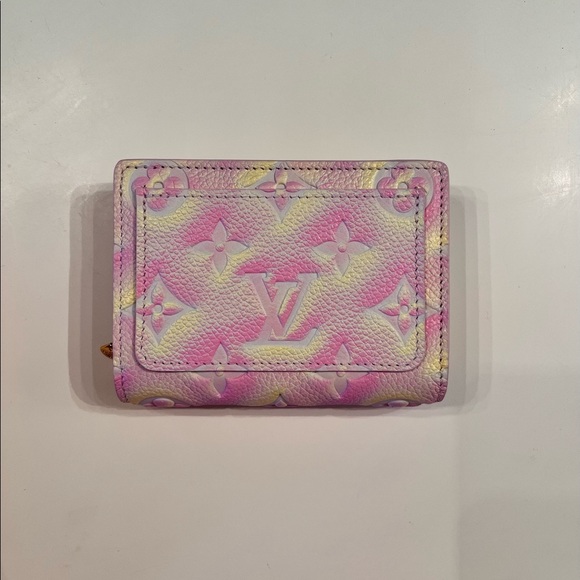 Louis Vuitton Clea Wallet - Picture 2 of 6
